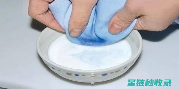 遇到墨水渍别害怕，这些去除方法让你衣服如新 (碰到墨水怎么洗)